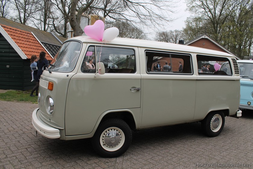 HochzeitsAuto VW T2 Bulli Mieten in Grau Weiss in Gronau