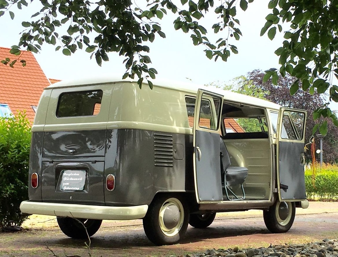 Volkswagen Bus in Originale zustand dunkele Verkleding an der innenseite